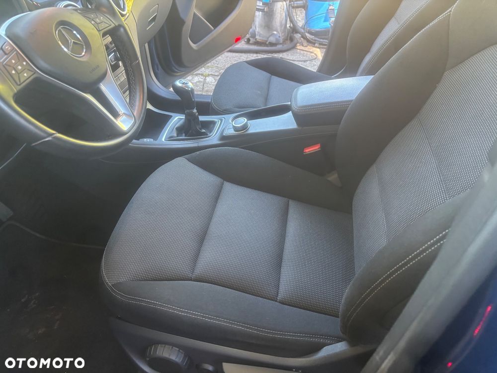 Mercedes-Benz Klasa B 180 (BlueEFFICIENCY) - 22