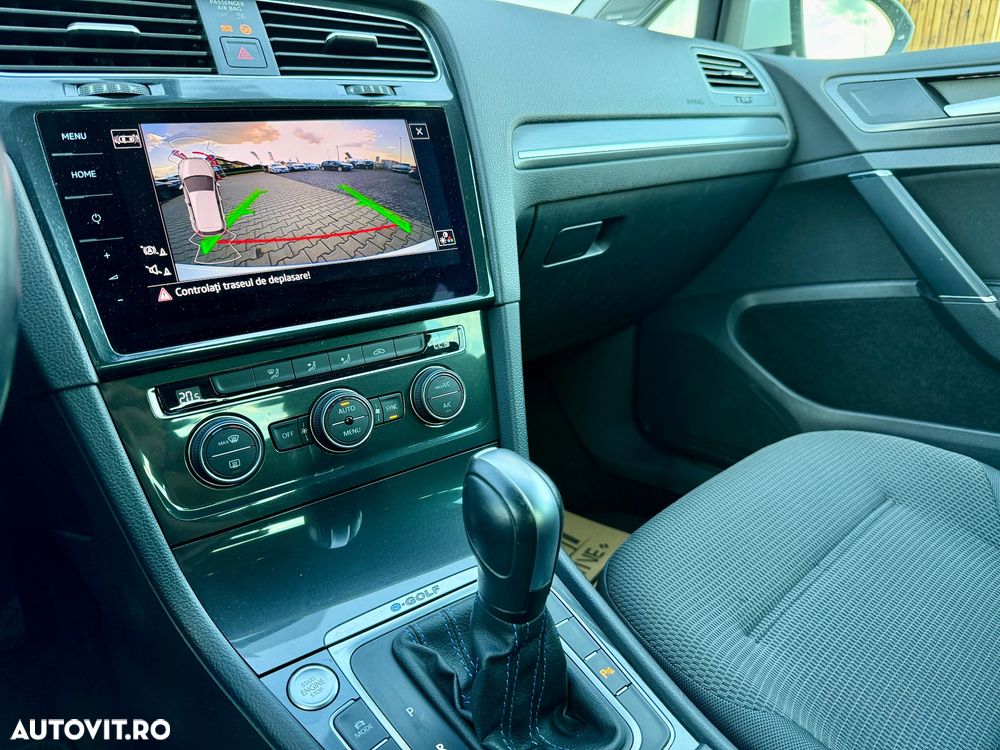Volkswagen e-Golf - 17