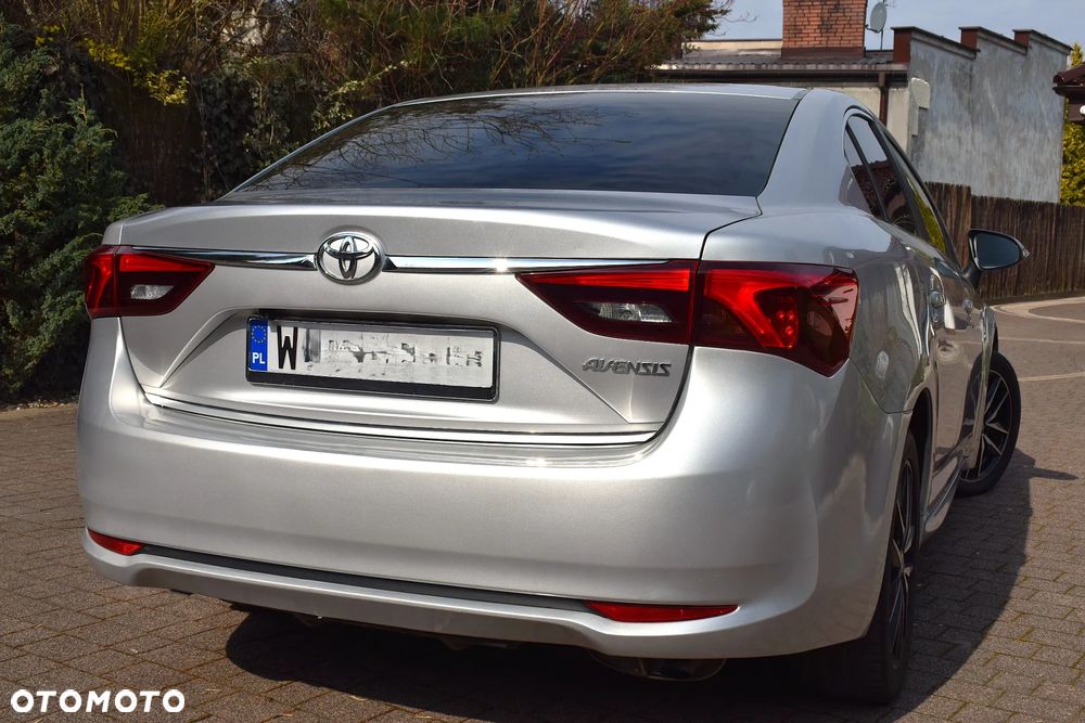 Toyota Avensis 1.8 Premium - 17