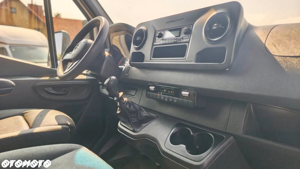 Mercedes-Benz SPRINTER 12EP DRZWI TYŁ 5,5M BLIZNIAK WYS. RAMPOWA SALON PL BEZWYPADKOWY FV23% ZADBANY SERWIS ASO 317 517 DO 3,5T DMC - 17