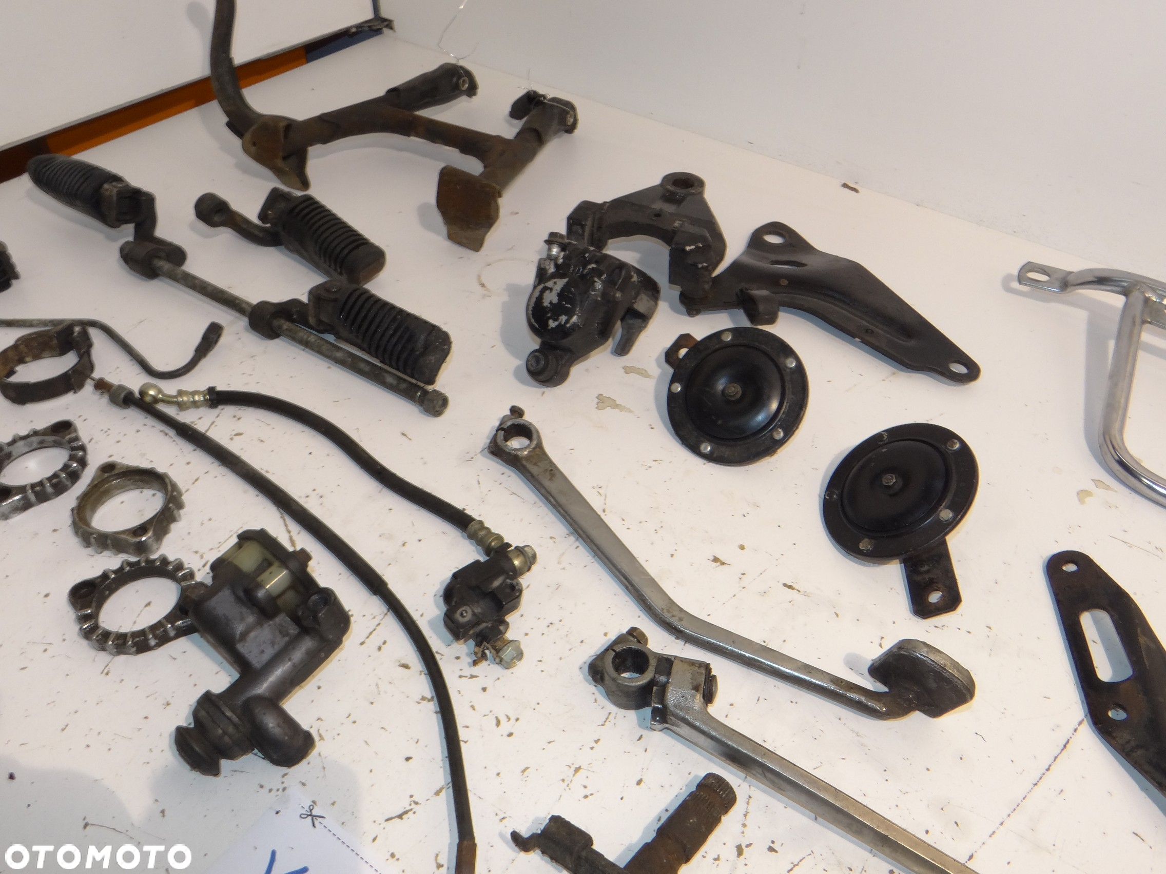 Yamaha XS 750 wahacz dźwignia hamulca zmiany biegów kopniak podnóżki zacisk pompa hamulca ośka koła Y1247 - 18