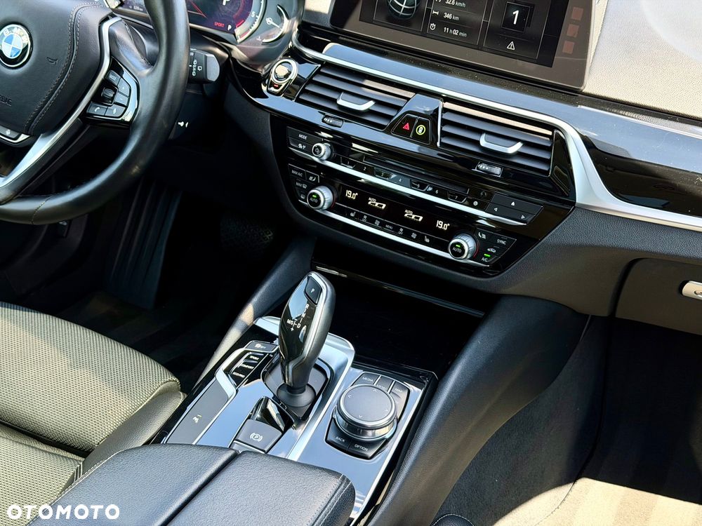 BMW Seria 5 520d xDrive MHEV Sport Line sport - 19