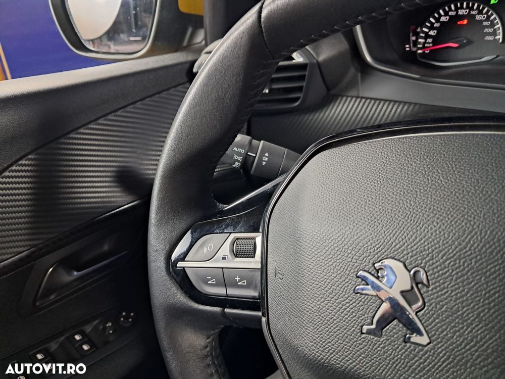 Peugeot 208 - 15