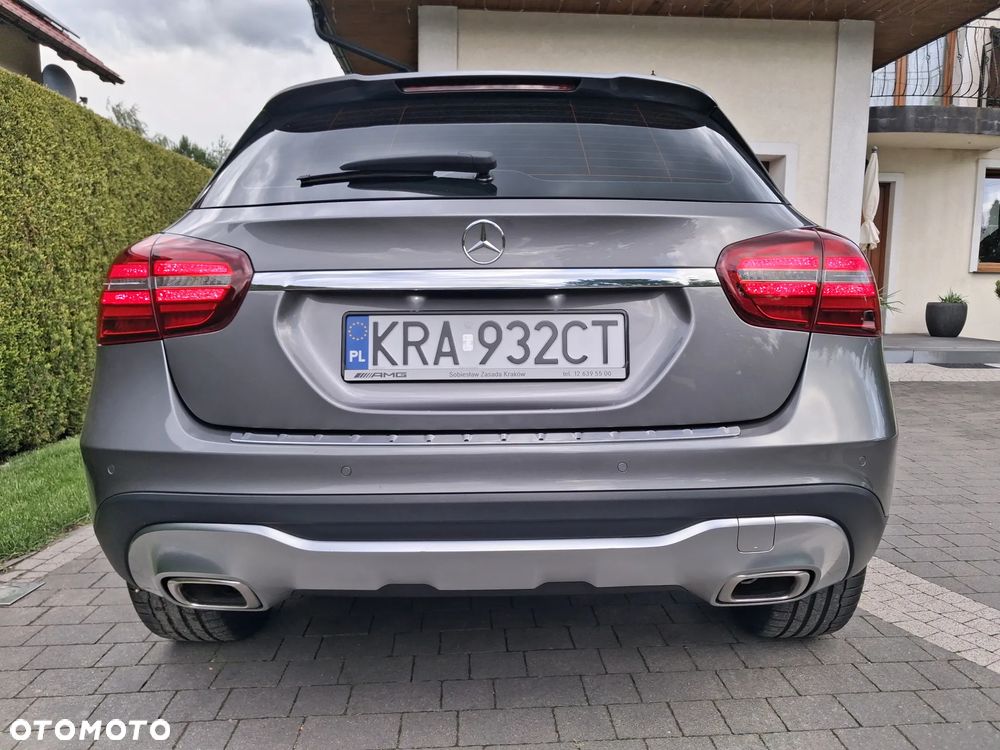 Mercedes-Benz GLA 180 AMG Line - 22