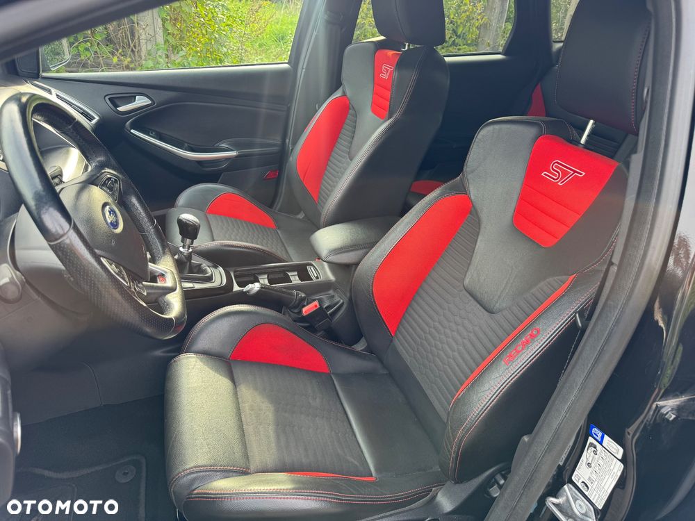 Ford Focus 2.0 EcoBoost ST mit Leder-Exclusiv-Paket - 23