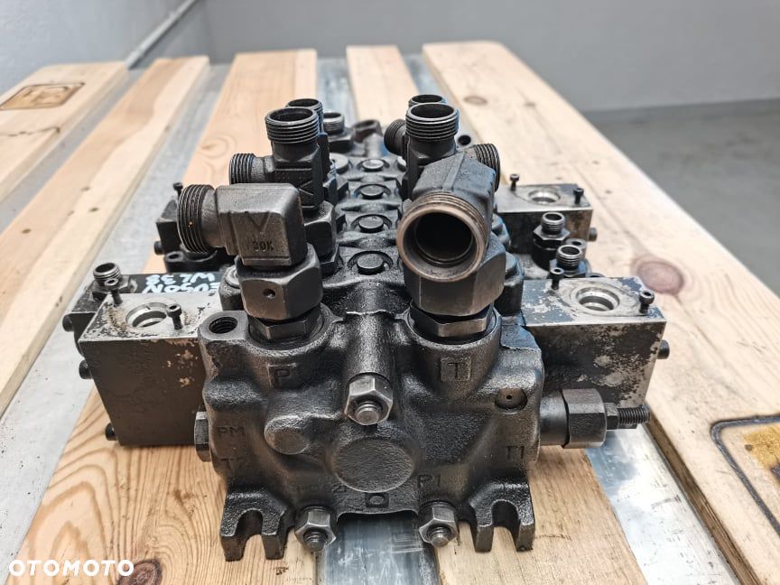 Rozdzielacz hydrauliczny Wacker Neuson WL 38 - 4
