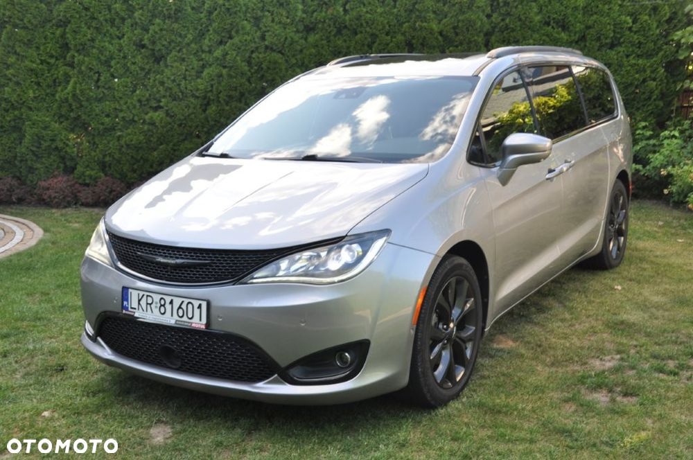 Chrysler Pacifica - 2