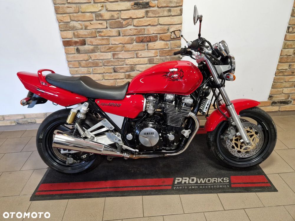Yamaha XJR - 2