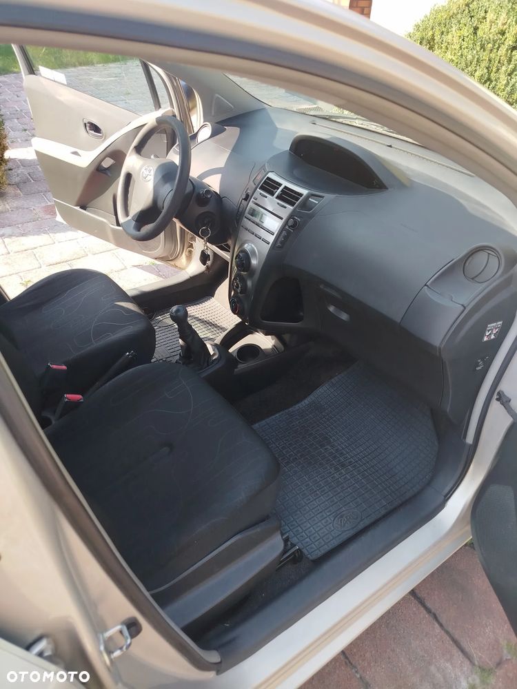 Toyota Yaris 1.0 Luna A/C - 21