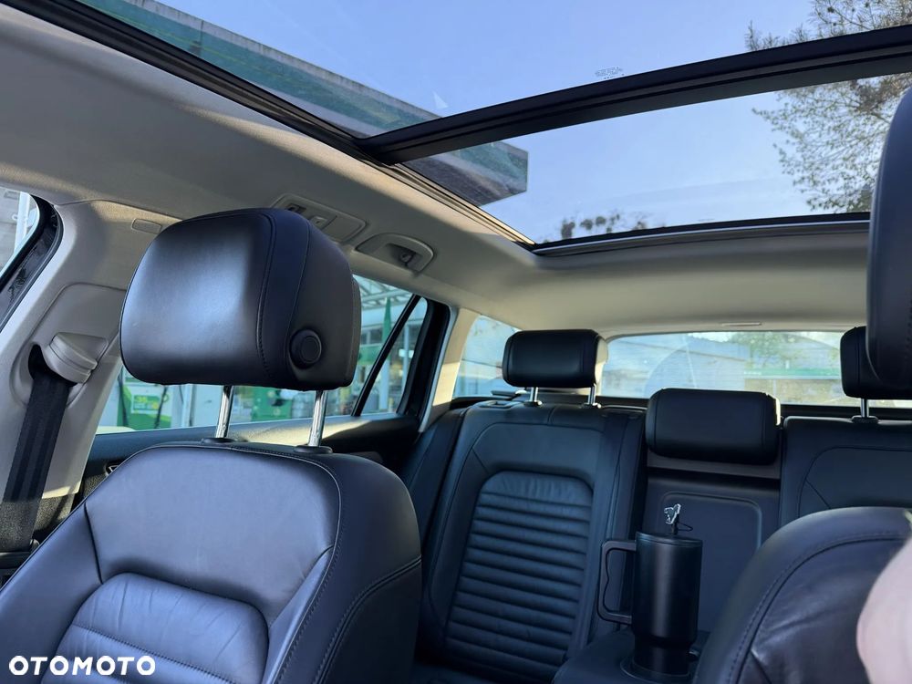 Volkswagen Passat - 11