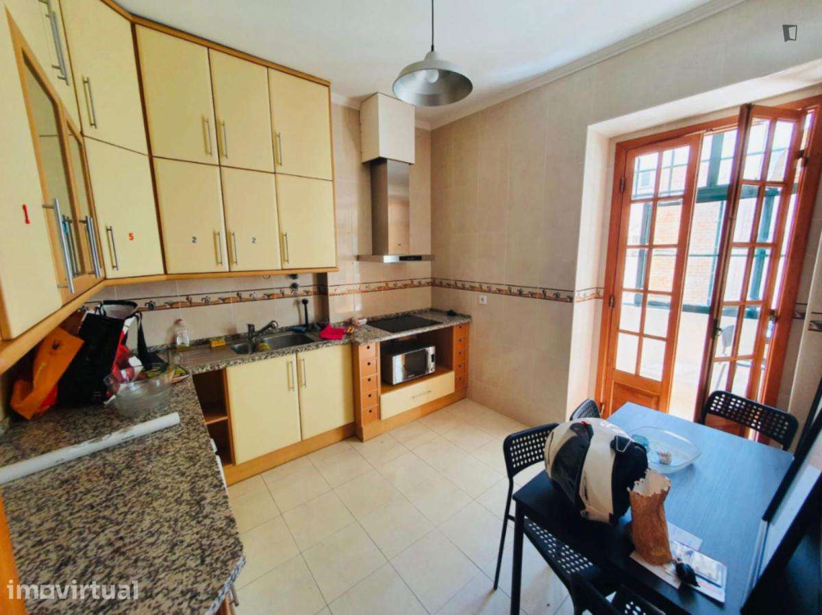 Quarto - localizado em Alameda Lisbon - Grande imagem: 2/11