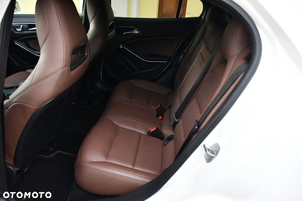 Mercedes-Benz GLA 250 4-Matic AMG Line - 20