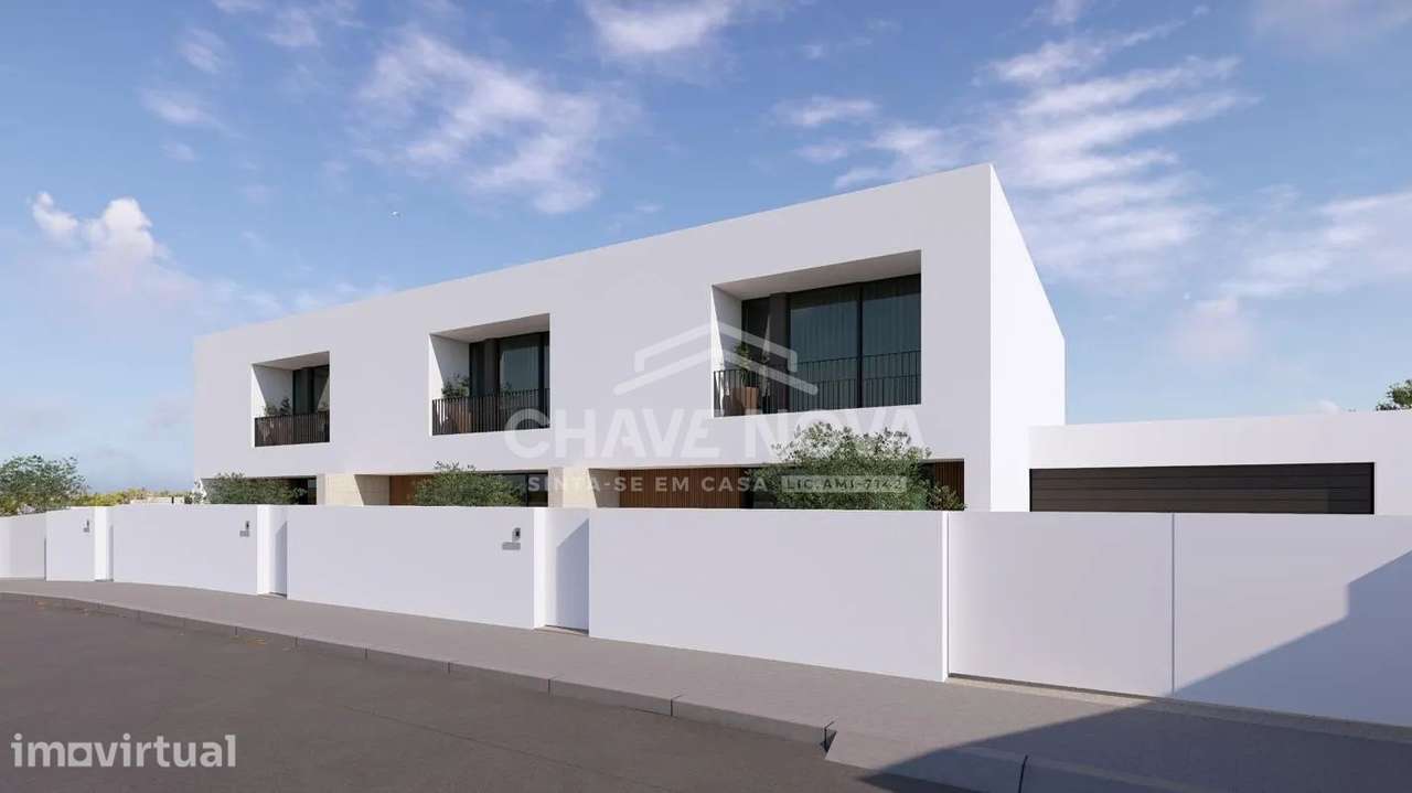 Moradias T3 Nova c/ Jardim e Garagem em Pedroso - Grande imagem: 2/22