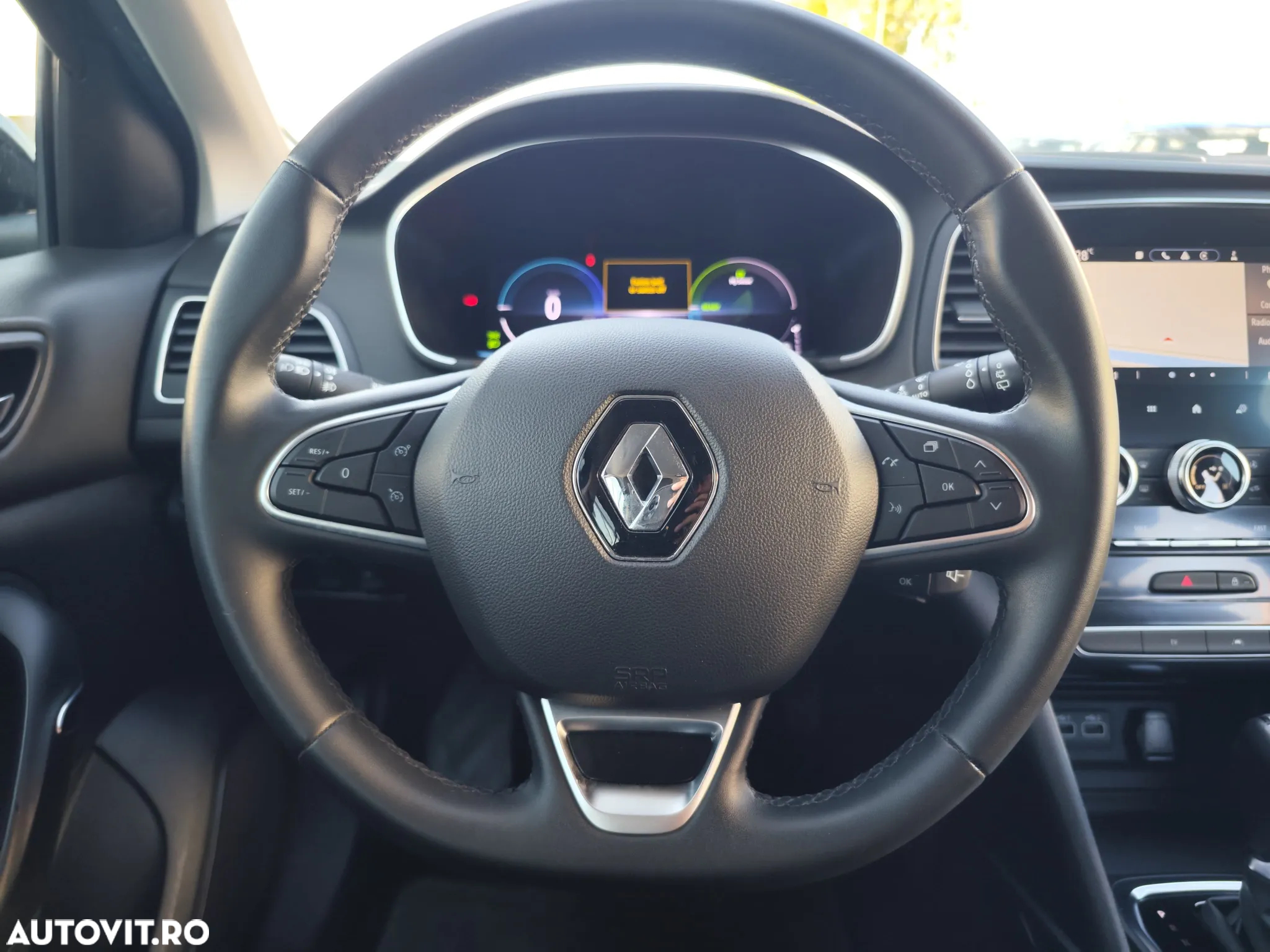 Renault Megane Grandtour E-TECH Plug-in 160 BUSINESS EDITION - 22