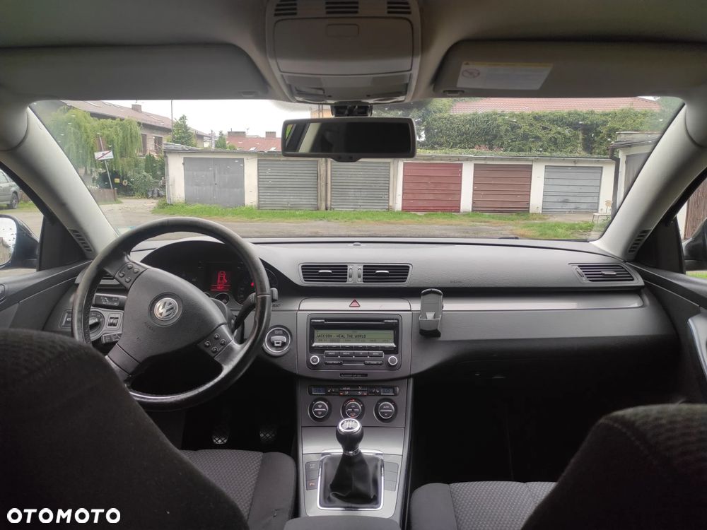 Volkswagen Passat 1.9 TDI DPF BlueMotion - 16