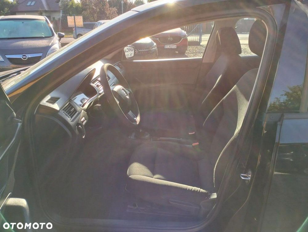 Skoda RAPID 1.2 Active - 8