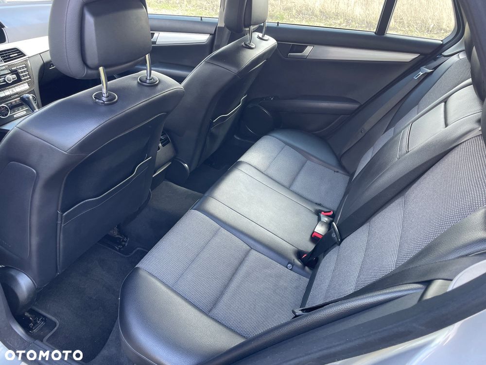 Mercedes-Benz Klasa C 180 BlueEFFICIENCY 7G-TRONIC Avantgarde - 22