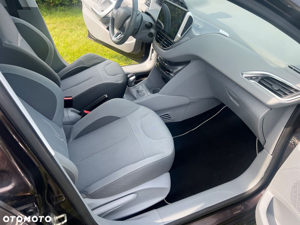 Peugeot 208 1.4 VTi Allure - 19