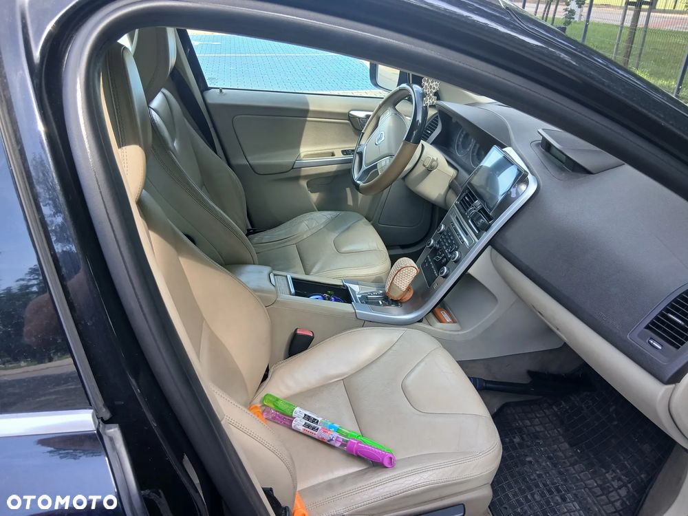 Volvo XC 60 2.4D AWD Momentum - 6