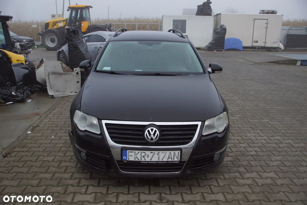 Auto na części - Volkswagen Passat B6 Lift 1.6 TDI 105 KM CAYC MDM L041 2010R Silnik Skrzynia Drzwi Maska Zderzak Błotnik Klapa Lampa Lusterko Klamka Deska Kokpit Sterownik Moduł Czujnik Licznik Kierownica Panel Wyświetlacz - 2