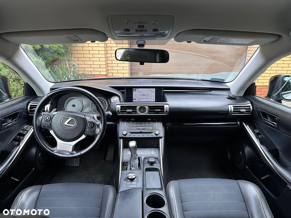 Lexus IS 200t Elegance - 9