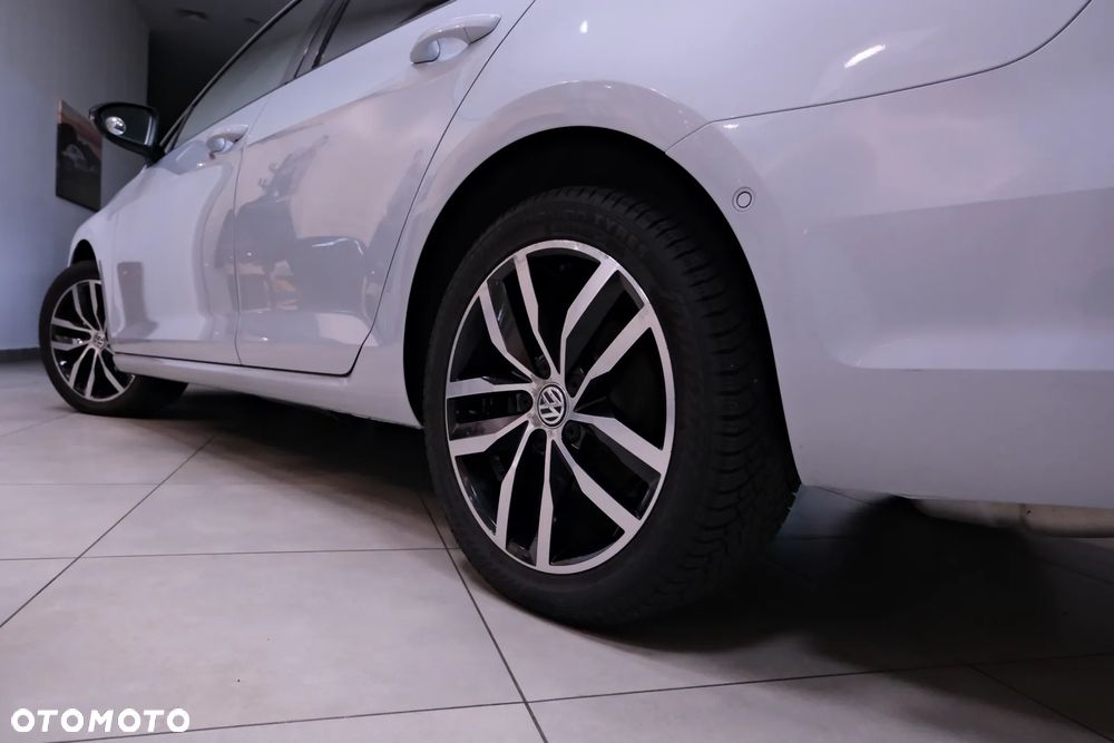 Volkswagen Golf 2.0 TSI OPF DSG R-Line - 17