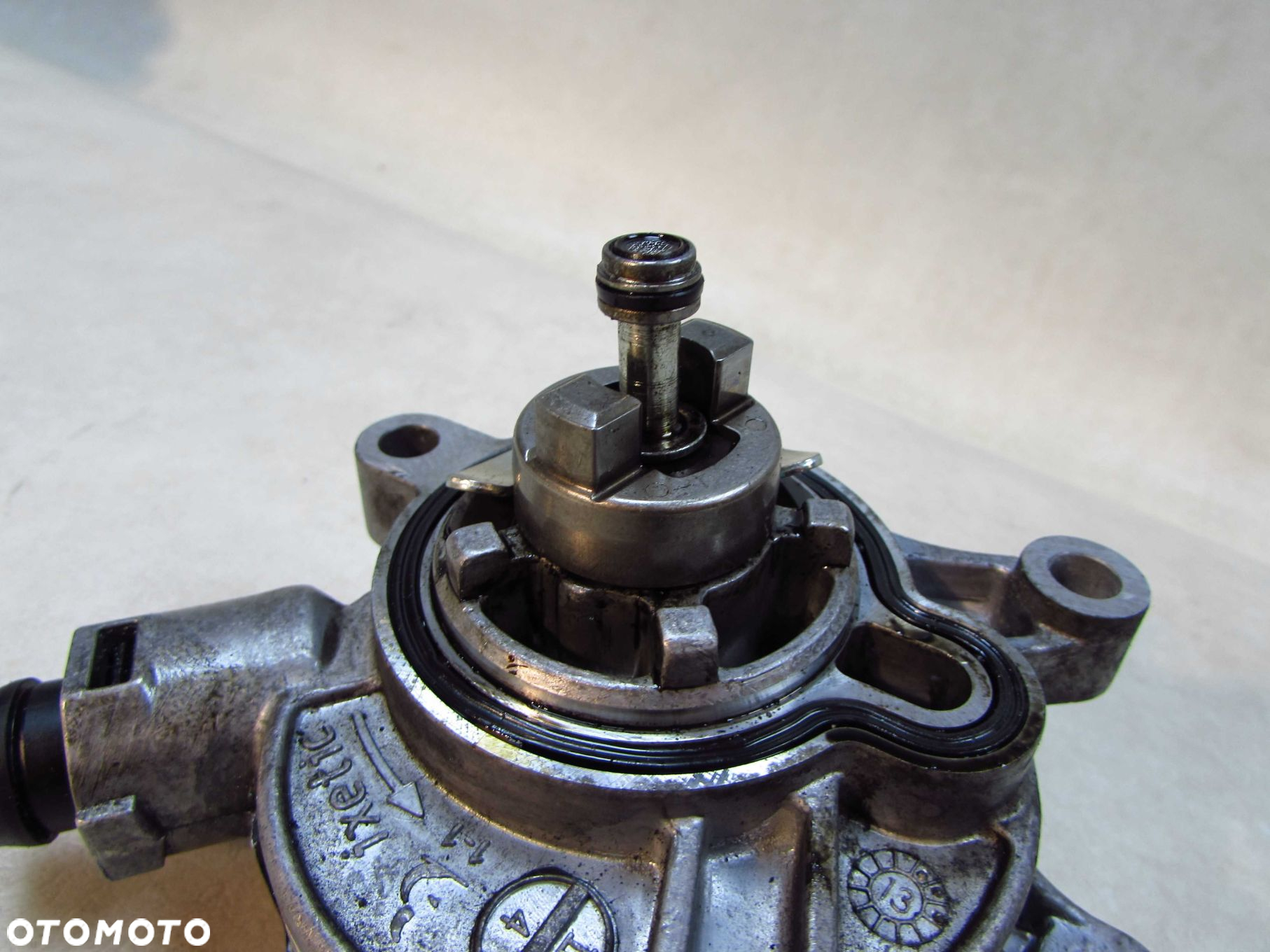 VOLVO S60 II V60 XC 2.4 D5 10- POMPA PODCISNIENIA VACUM 31375107 - 8