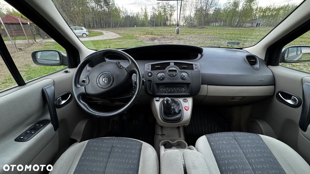 Renault Scenic 1.6 16V Infinity - 12