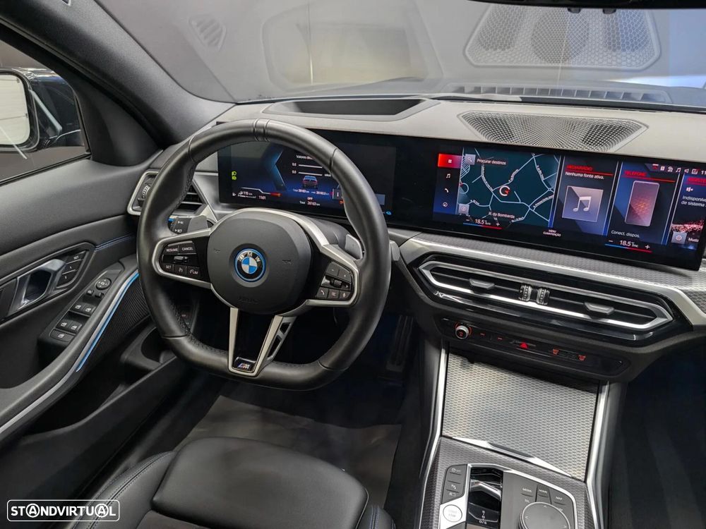 BMW 320 e Pack Desportivo M Auto - 39