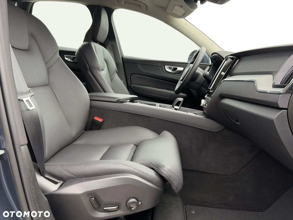 Volvo XC 60 B4 D AWD Plus Bright - 30
