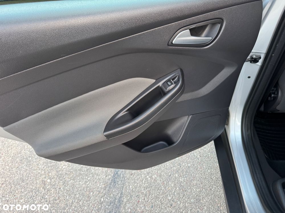 Ford Focus 1.6 FF Ambiente - 19