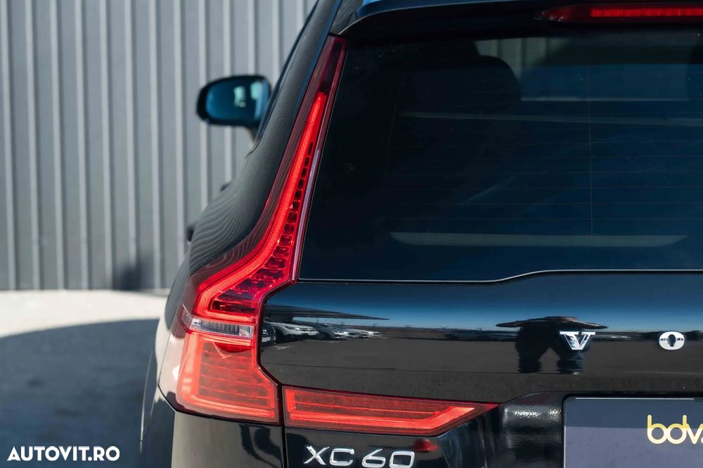 Volvo XC 60 B4 D AWD Plus Dark - 11