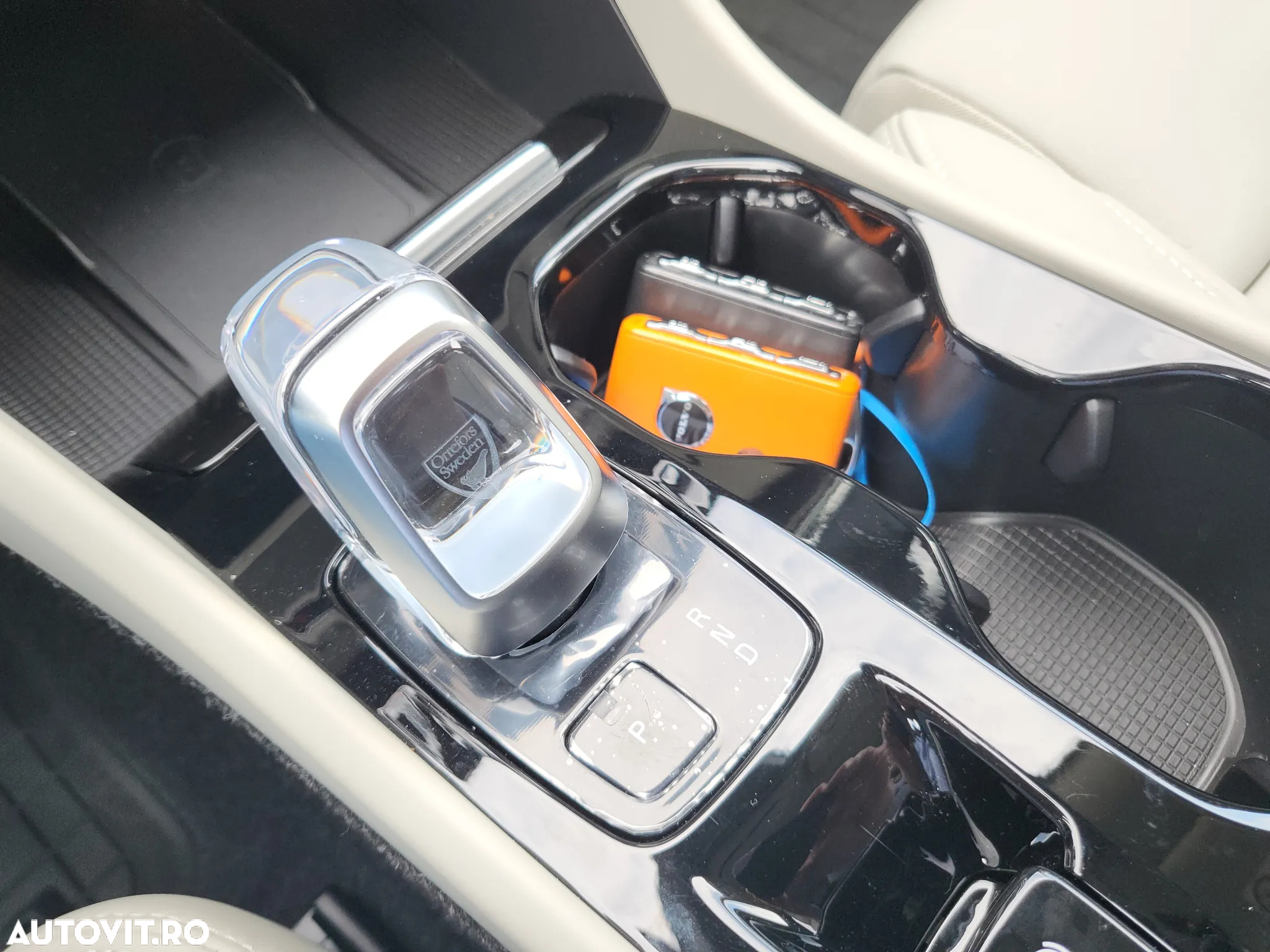 Volvo XC 40 B3 AT FWD MHEV Plus Dark - 25