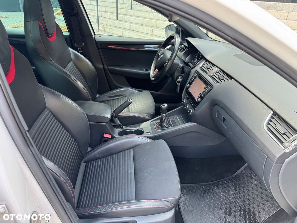 Skoda Octavia Combi 2.0 TDI RS - 22