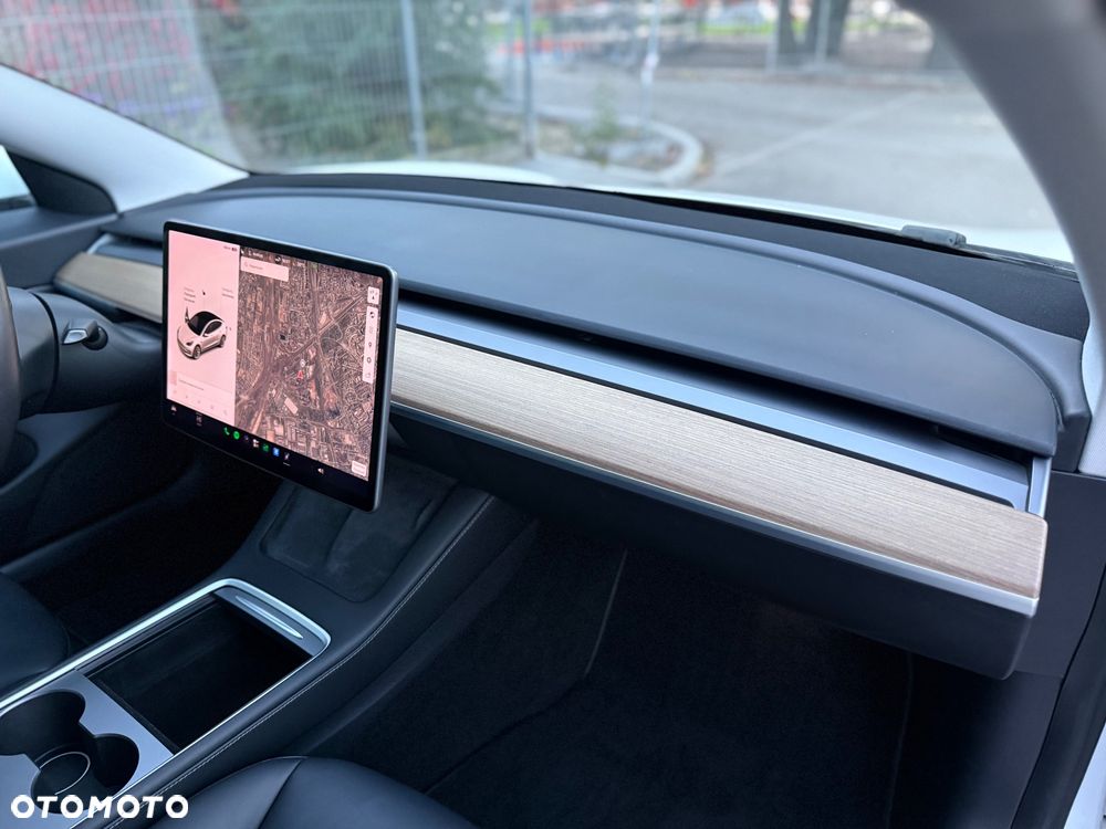 Tesla Model 3 - 16