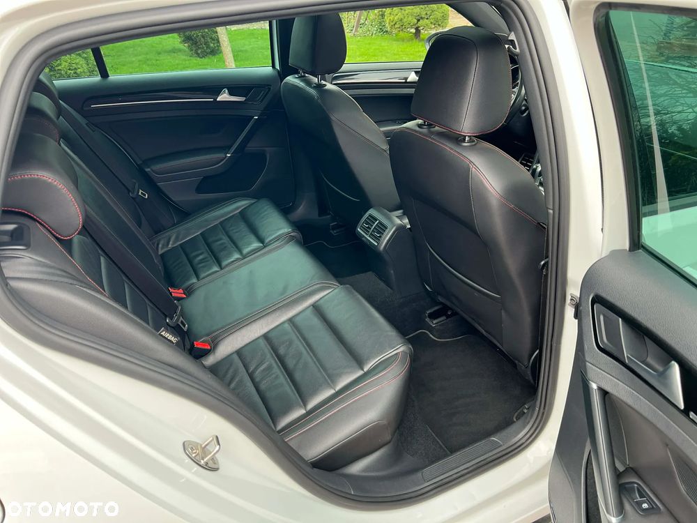 Volkswagen Golf - 14