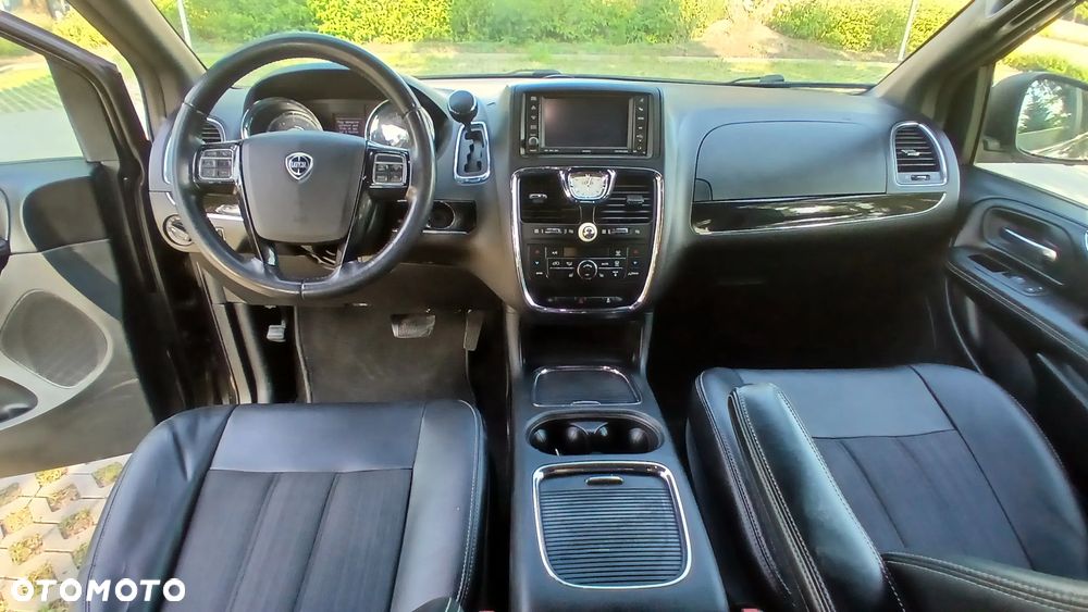 Lancia Voyager 2.8 Multijet 16v Platinum - 31
