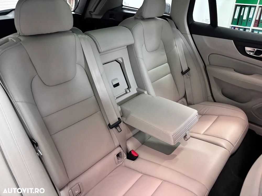 Volvo V60 V60CC B5 MHEV AT AWD Plus Bright - 20