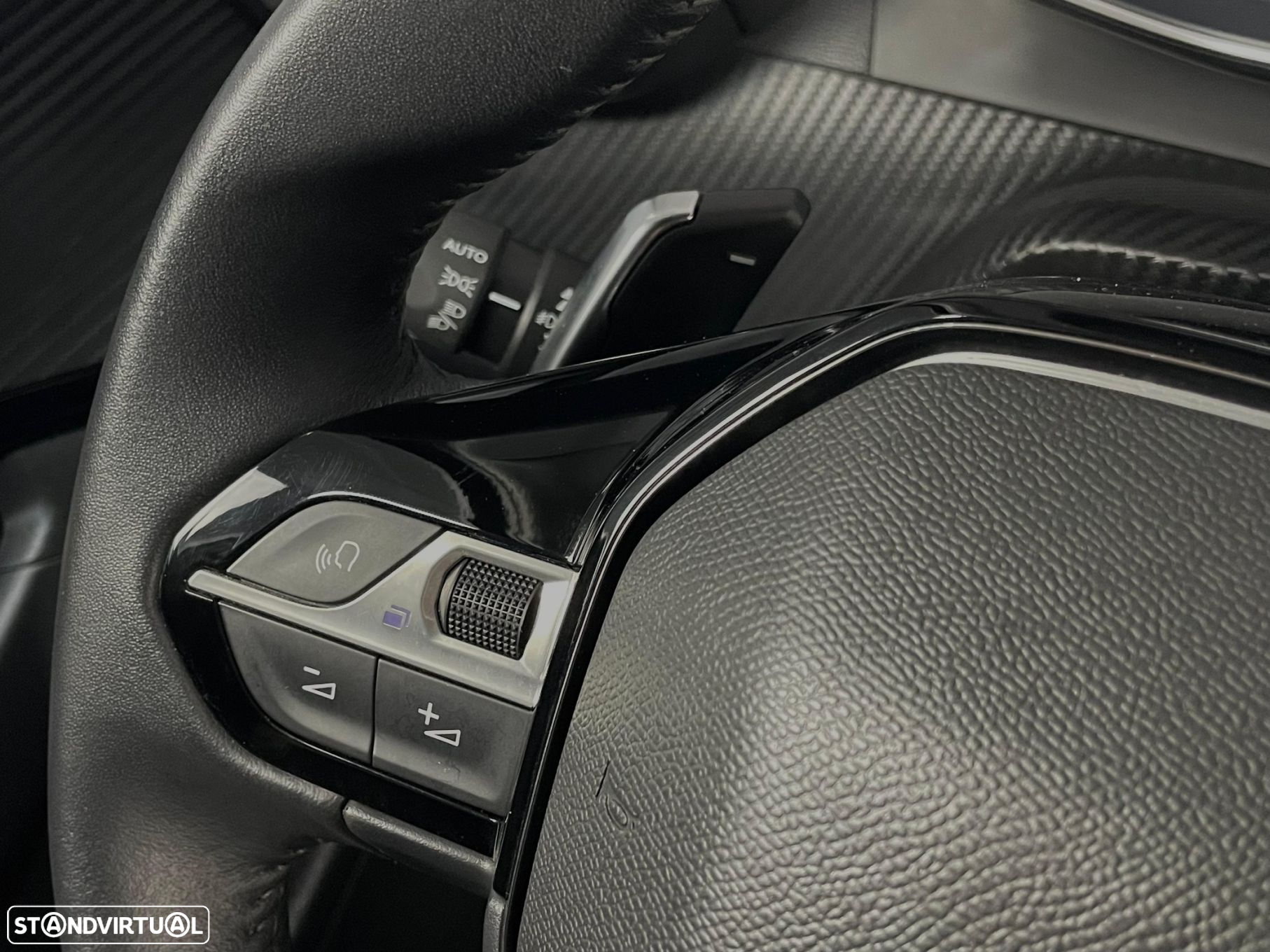 Peugeot 2008 1.2 PureTech Allure EAT8 - 10