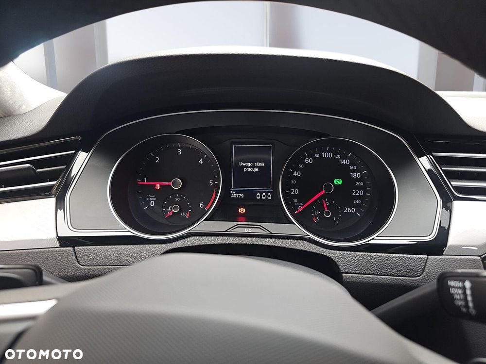 Volkswagen Passat Variant 2.0 TDI EVO Business DSG - 16
