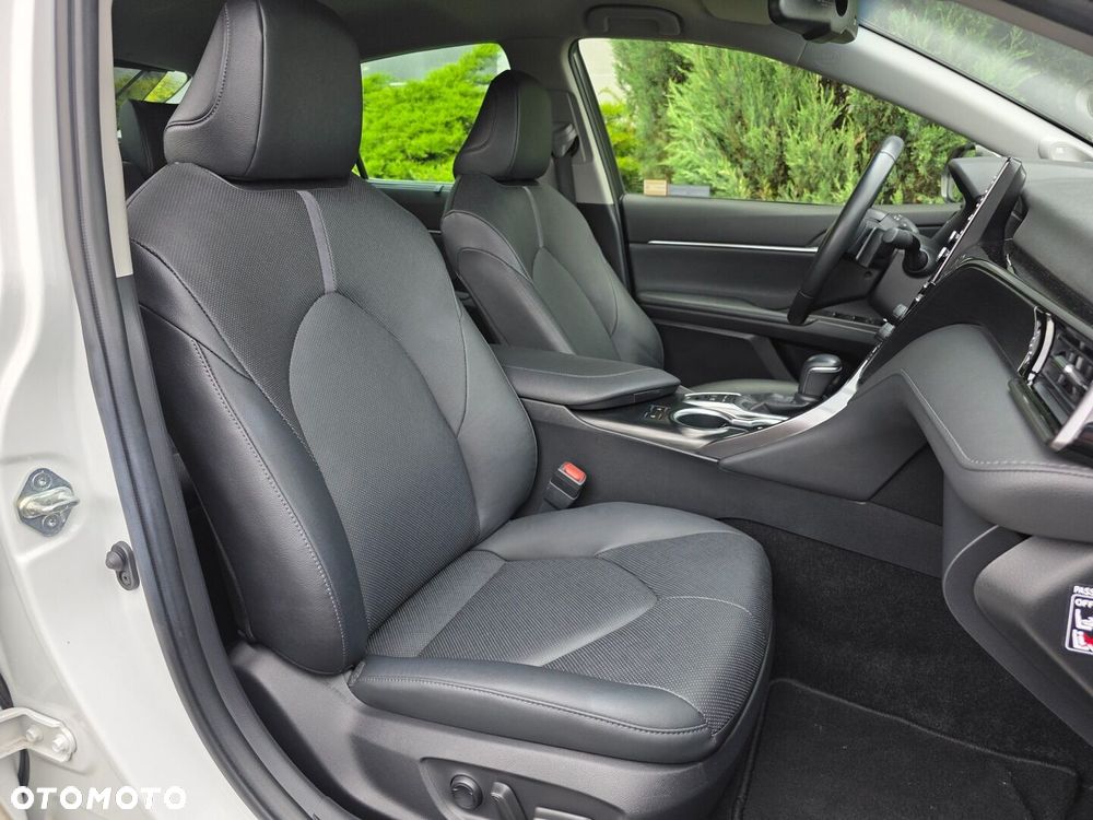 Toyota Camry 2.5 Hybrid Executive CVT - 18