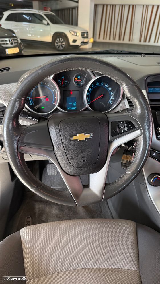 Chevrolet Cruze 1.6 LS - 10