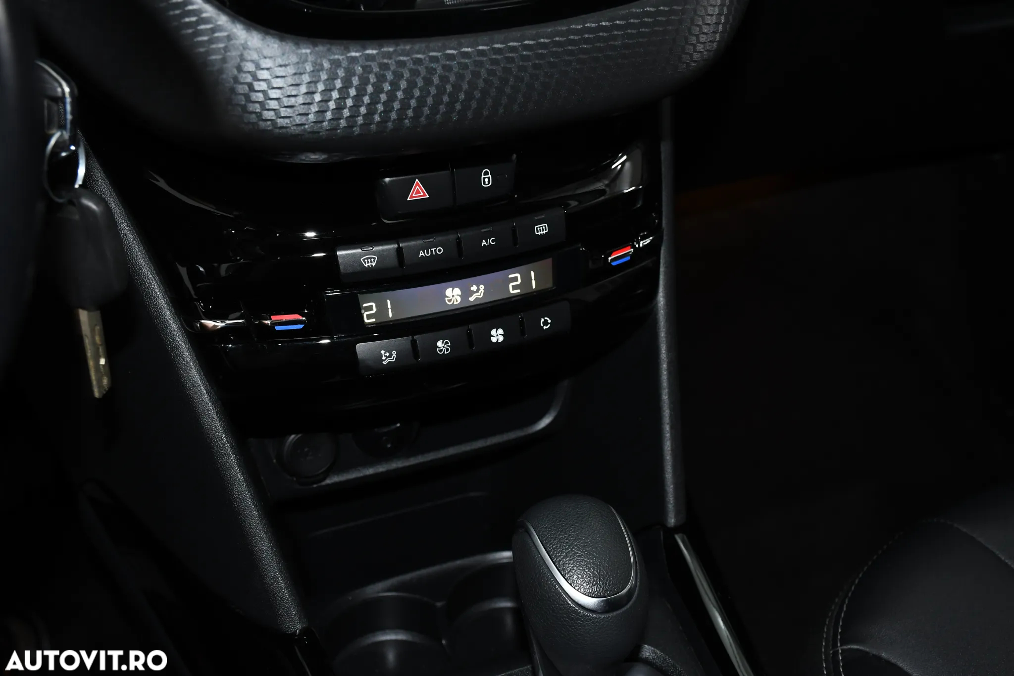 Peugeot 2008 1.2 PureTech Turbo EAT6 S&S Allure - 15