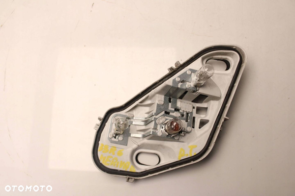 WKŁAD LAMPY GNIAZDO ŻARÓWEK PRAWY TYŁ OPEL MERIVA B
