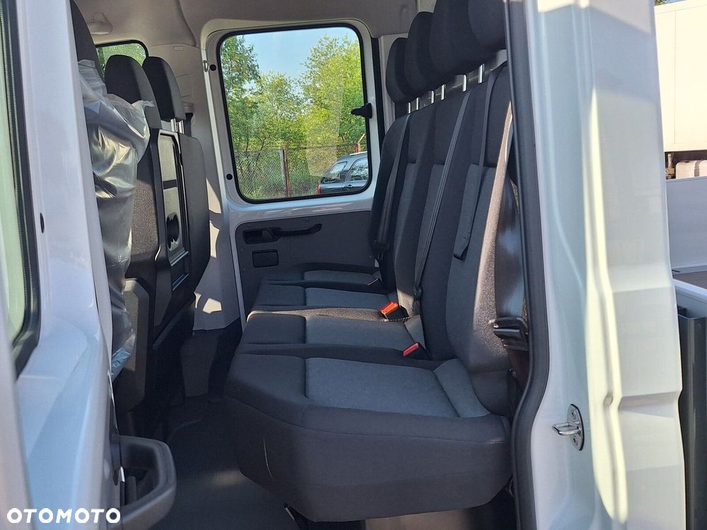 Volkswagen Crafter 35 Skrzyniowy z podwójną kabiną silnik: 2,0 l EU6 SCR 140 KM / skrzynia biegów: Przedni napęd manualna 6-biegowa rozstaw osi: 4490 mm - 20