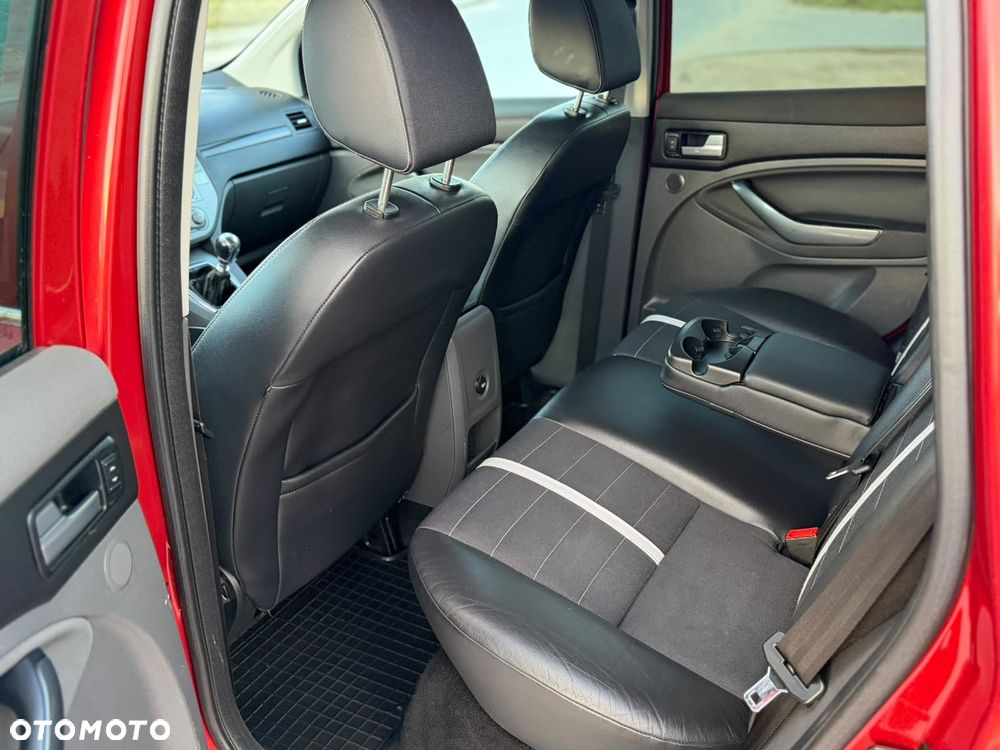 Ford Kuga - 12