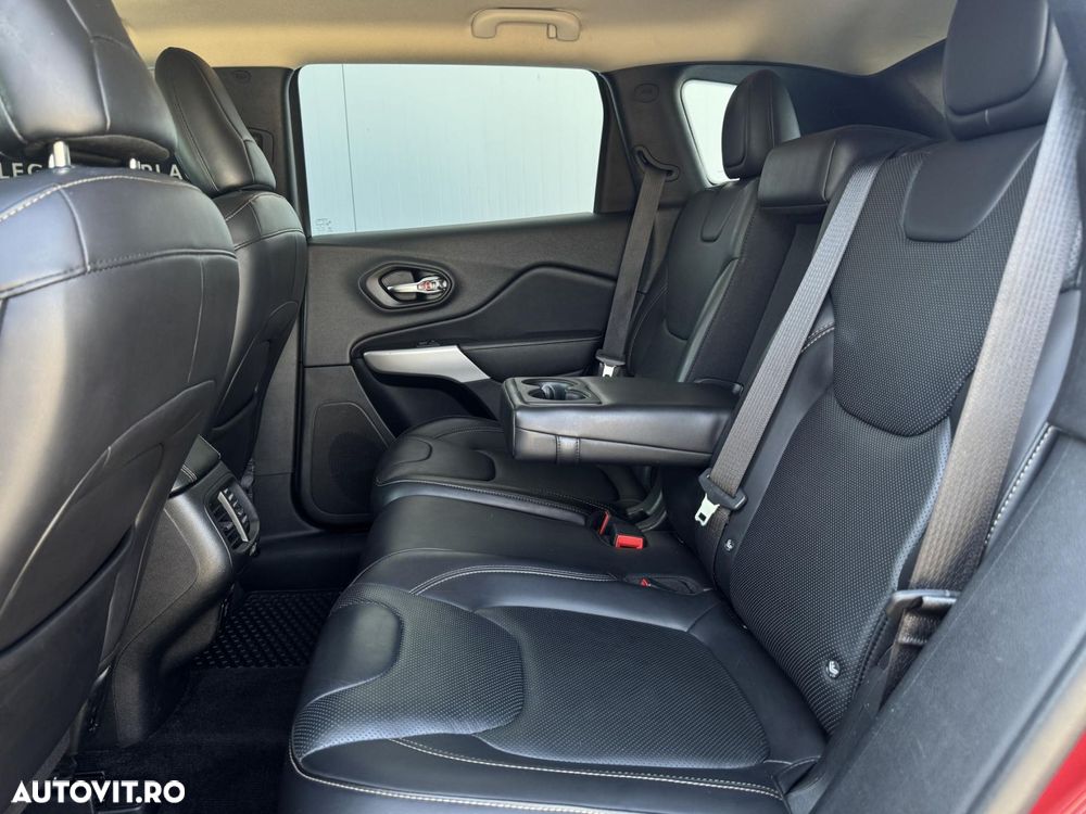 Jeep Cherokee - 27