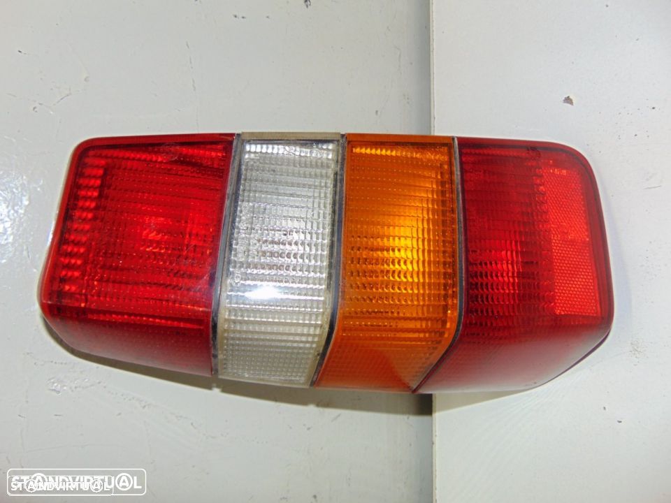 Volvo carrinha - farolim de trás - 1