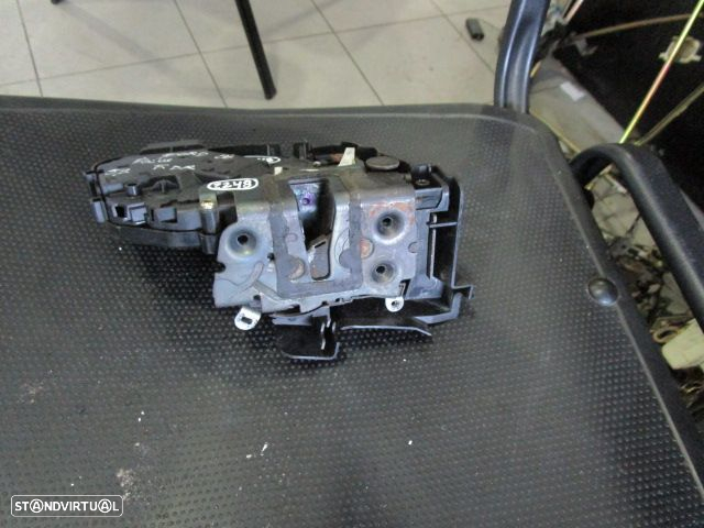 Fecho 3M5AR21812MR FORD FOCUS 2006 FD ELETRICO - 2