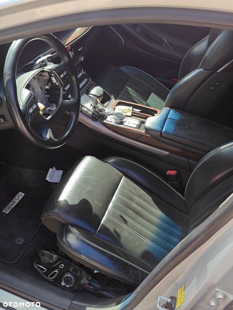 Genesis G90 - 10